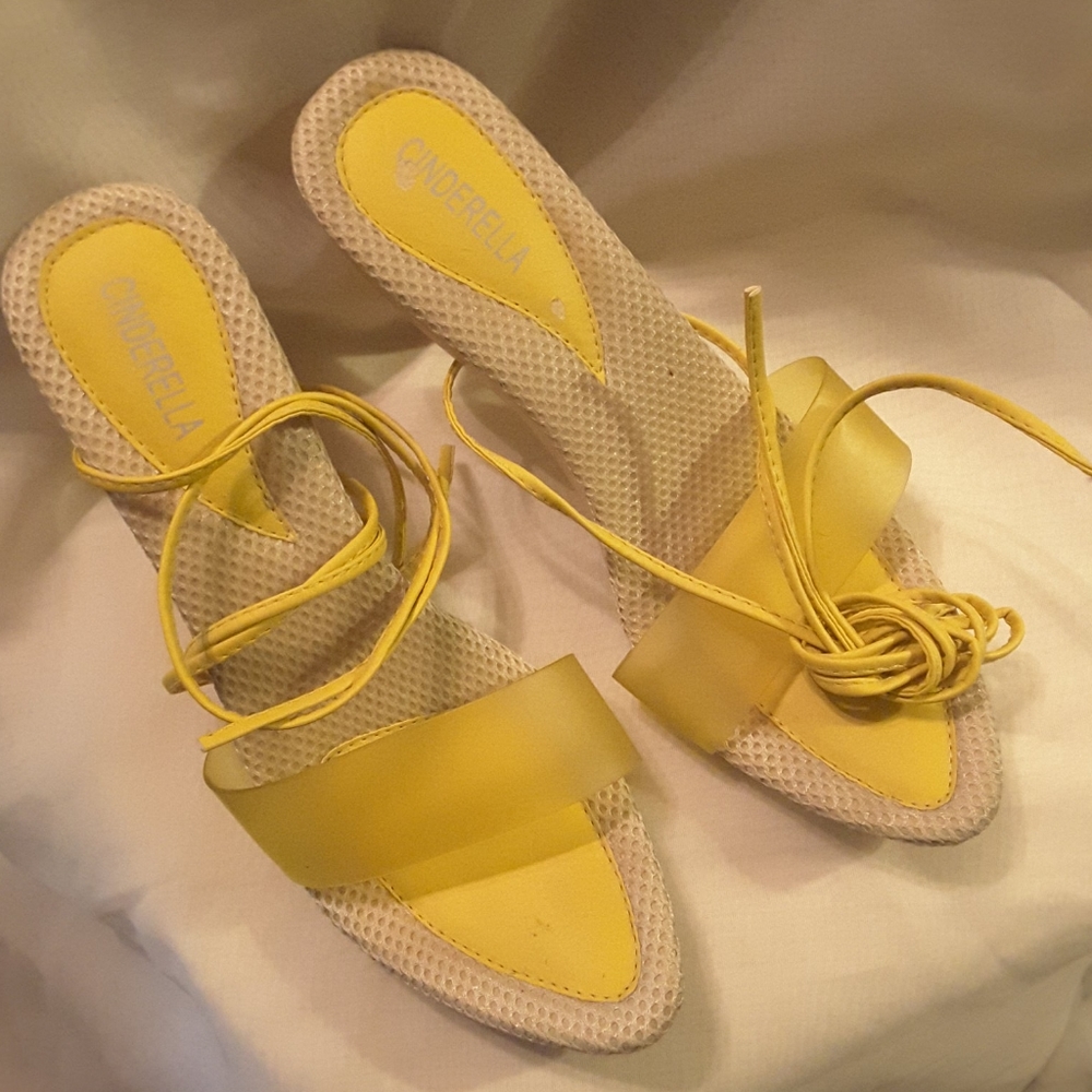 Shoes open toes, size 8  yellow